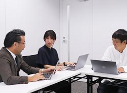 「社長や上司と話す際も、雑談の割合のほうが多いかもしれません（笑）それほどフランクな雰囲気なんです」