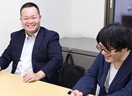 自社では、BGMが流れていたり、お酒を飲んだりなど自由な社風です！
