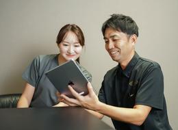 お客様だけでなく仲間の幸せにもコミットするのが当社。誰もが幸せになれる場所でありたいと考えています。