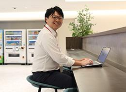 企画総務部内のさまざまな業務に携わり、幅広い経験を積んでステップアップできます。