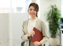 資産運用アドバイザー/面接1回/代表が1対1で育成/未経験22歳女性が年収2000万円超の実績も/残業平均5h