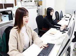 事務(イベント・ライブTシャツの制作サポートなど)*第二新卒OK*服装自由*神田駅近く