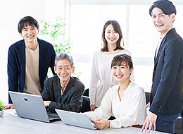 不満のない労働環境を作るために、代表自身が営業・オフィスワーク業務を行います。