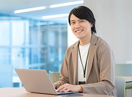 少数精鋭38名!部署の垣根なく相談しやすい、風通しの良い職場環境です。
