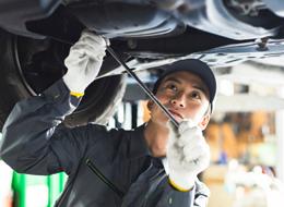 自動車など各種車両の整備職★当社整備士の77%が外国籍★目指すは整備士給与日本一★完全週休2日など働き方も改善