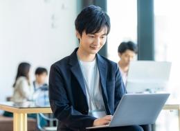 ITエンジニア◆未経験可◆フルリモートあり◆還元率80%以上◆昼食&おやつ手当あり◆ジム利用無料◆定着率95%