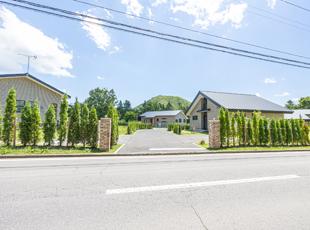 自然豊かな軽井沢の保養所。ご家族やご友人、愛犬とともに心安らぐひとときを。庭ではBBQも楽しめます。