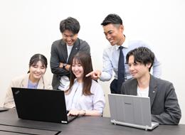 池袋オフィスは風通しが良く、何でも相談できるメンバーがいます!