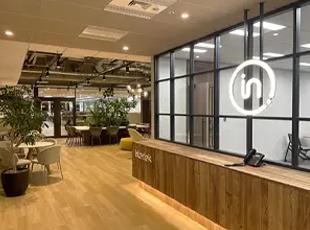 明るくオープンな本社・神谷町オフィス。