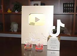 Webライター★業種未経験OK★法律知識不要★20代~30代活躍★残業ナシ★AI活用★服装・髪色・ネイル自由