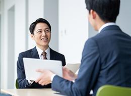 週4日リモート勤務、フルフレックス、年間休日120日と、快適に仕事に取り組める環境です。