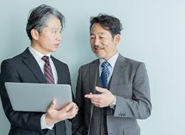 少人数×ノルマなし。5年で課長740万の安心キャリア