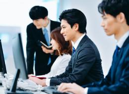 インフラエンジニア/システムの構築・運用/社内SEとしての業務も手がけられる/賞与年2回(4.6ヶ月分)