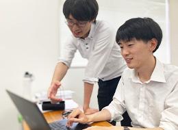 SE/リモートOK/賞与5ヶ月分支/年収平均60万円UP/住宅手当・食事手当あり/年休130日