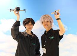 【ドローンインストラクター】未経験OK/国家資格取得可/月給27.5万円～＋賞与/髪服ネイル自由/完全週休2日