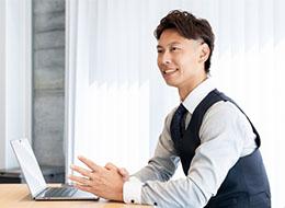 ドライバー兼秘書/年収500万円以上/英語・中国語スキルが活かせる/銀座勤務/サポート体制充実