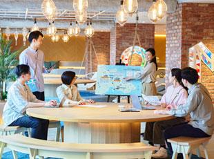 その地域ならではの食材や工芸品などの魅力を、自分の手で届けられるやりがいがあります。