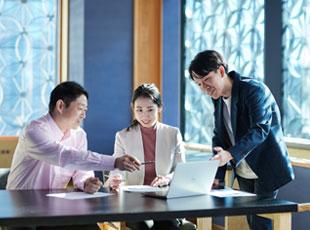 前職の経験を活かすことも。経験や年次に問わず一人ひとりの声を大切にする環境です。