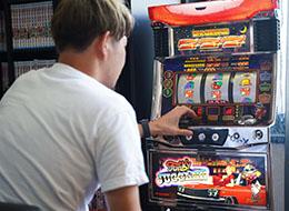 オフィス内にはパチンコ台も(笑) オンオフの切り替えをするためにも、楽しめるものもご用意しています！