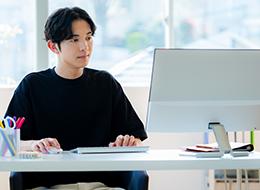 ITエンジニア/完全未経験OK/代表が一緒に案件参画予定/基本フルリモート/残業月20h以下/年休120日