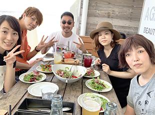 無駄な上下関係や年功序列はありません。自分の個性を活かしながら働ける会社です♪