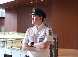 駐車場誘導スタッフ#未経験OK#上場グループ#シフト相談OK#3年連続ベース給与UP#転職回数不問#面接1回