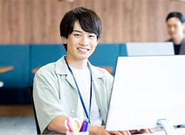 「自分が開発した決済端末を、実際にコンビニで使う瞬間が一番嬉しいんです。」18年目／Yさん