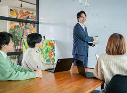 いつでも相談室（社長含め、誰とでも面談設定可）があることで、安心してキャリアを歩めています！