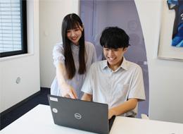 初級ITエンジニア＃完全未経験OK＃リモート活用7割#研修約2ヶ月＃平均残業時間月11ｈ＃未経験入社83.7％