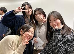 社員同士仲が良いのが特長！同世代の社員が多いため、安心して働ける環境です。