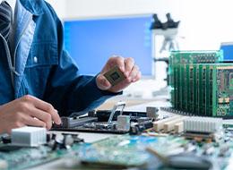 ハードウェアエンジニア*年収700万可*月給30万～*30代～40代活躍*資格手当あり*自社内勤務*時差出勤可