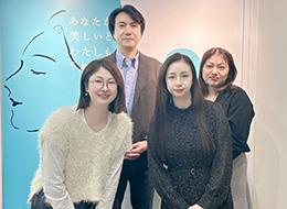 クリエイティブディレクター*リモートOK*年休130日*賞与年2回*社割＆美容機器貸与あり*中途入社100％