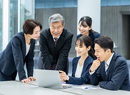 創業60年以上の老舗企業ですが、柔軟な社風で肩ひじ張らずに働けます。