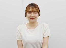 休日は趣味のバンドのライブに行くことが多いです！