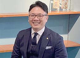 お客様一人ひとりの人生に長く寄り添い続けたい。それが私の目標です。（入社13年目／Tさん）