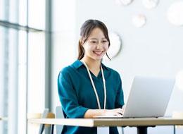 ヘルプデスク*未経験OK*リモートOK*服装・ネイル自由*フレックスタイム制*産育休実績多数