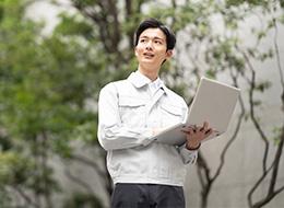 リフォームスタッフ/未経験歓迎/インテリアなど/定着率95％/月給33.6万円～/賞与年2回/週休2日制