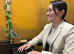 営業事務プレイングマネージャー◆残業月10時間程度◆年休120日以上◆年収600万円も可◆研修費用は会社負担