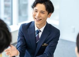 一人の成長が、会社の未来をつくる。 人を信じ、育て、共に前へ進む職場です。