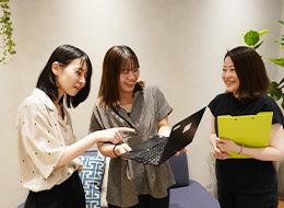 人事管理/未経験OK/労務に特化したチーム/残業少なめ/時間有休あり/賞与年2回/家族手当あり