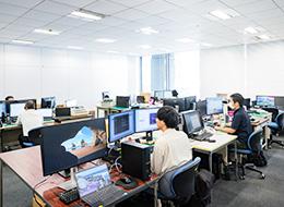 開発エンジニア*未経験OK*フレックス制*自社サービス×自社内開発*残業月6.5h*賞与年2～3回*服装自由