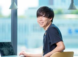 自社Webサービスの開発エンジニア／東証グロース上場／フレックスタイム制／残業10h未満／年休125日