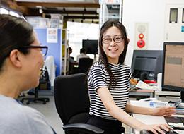 頼れるチームメンバーと協力しながら業務を進めていきます。経験に自信のない方もご安心ください！