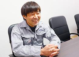 中には機械いじりが好きで入社した社員も…。好きを活かして働ける環境です。