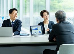 週4日リモート勤務、フルフレックス、年間休日120日と、快適に仕事に取り組める環境です。