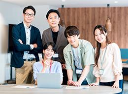 少数精鋭で、気軽に意見を言える環境です！