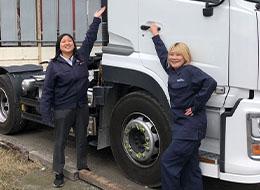 幼い子供がいるので、メンバーに助けてもらいながら、毎日楽しく働いています！