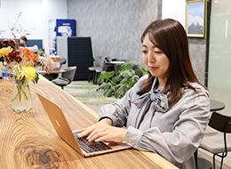 クリエイターとしての技術を身に付けるだけではなく、プロとして活躍していくためのサポートも行います！