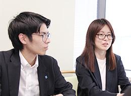 毎日の進捗確認や毎週の営業会議では受注のために先輩が意識していることを丁寧にレクチャーしています！