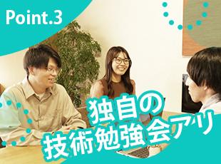 専任の営業担当やマネージャー、採用担当、社内チームリーダーの４方向から学習と相談をサポート。